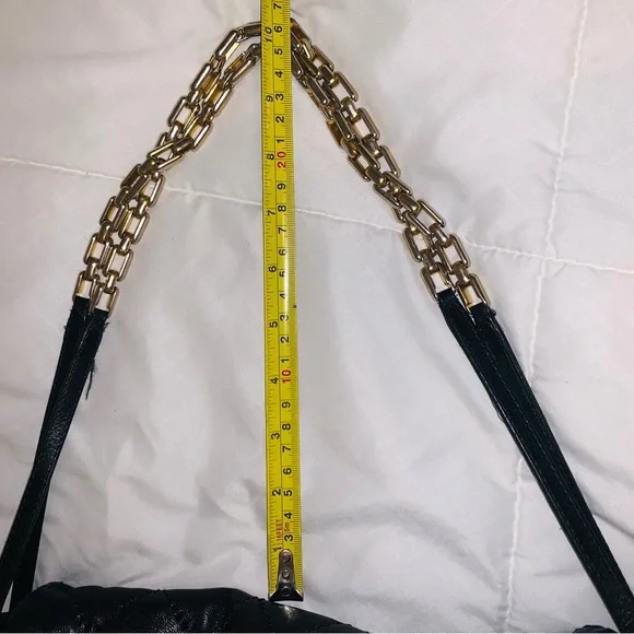 Chanel Black Quilted Leather Shoulder Bag - Picture 12 of 16